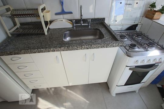 Cozinha de apartamento para alugar com 1 quarto, 45m² em Bela Vista, São Paulo