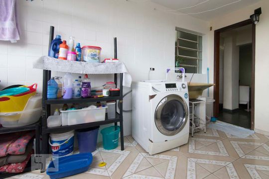 Lavanderia de casa à venda com 4 quartos, 226m² em Jardim Peri, São Paulo