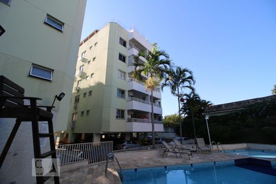 Fachada do bloco de apartamento para alugar com 3 quartos, 132m² em Pechincha, Rio de Janeiro