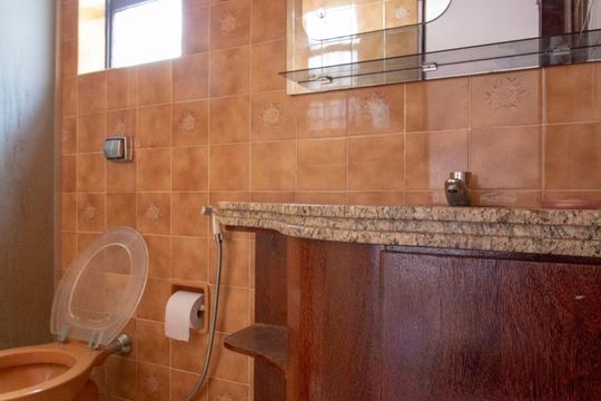 Banheiro de apartamento à venda com 1 quarto, 51m² em Santo Antônio, Belo Horizonte