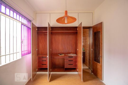 Quarto de apartamento à venda com 1 quarto, 51m² em Santo Antônio, Belo Horizonte