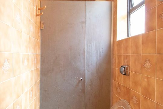 Banheiro de apartamento à venda com 1 quarto, 51m² em Santo Antônio, Belo Horizonte