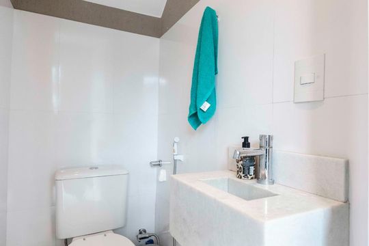 Lavabo de casa de condomínio para alugar com 2 quartos, 170m² em Vargem Pequena, Rio de Janeiro