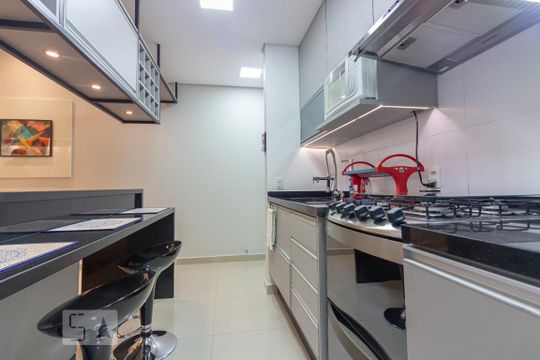 Cozinha  de apartamento para alugar com 2 quartos, 111m² em Vila Polopoli, São Paulo