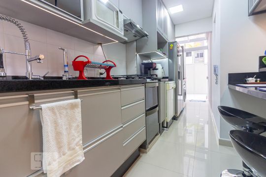 Cozinha  de apartamento para alugar com 2 quartos, 111m² em Vila Polopoli, São Paulo