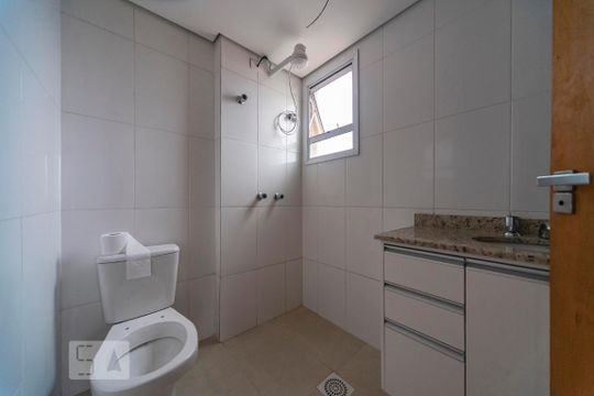 Banheiro de apartamento à venda com 2 quartos, 53m² em Parque das Nações, Santo André