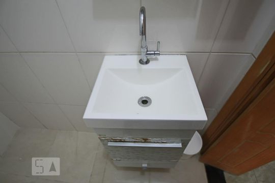 Banheiro de kitnet/studio para alugar com 1 quarto, 38m² em Santa Efigênia, São Paulo