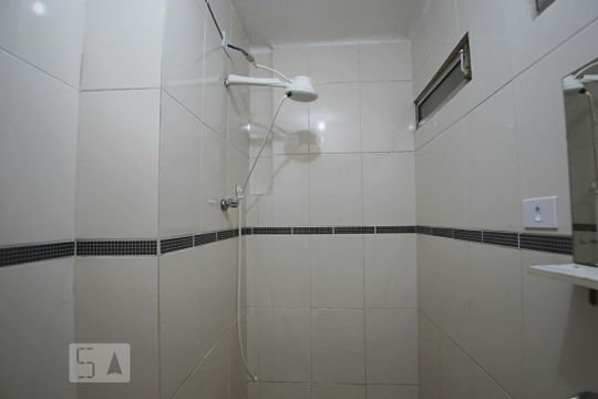 Banheiro de kitnet/studio para alugar com 1 quarto, 38m² em Santa Efigênia, São Paulo