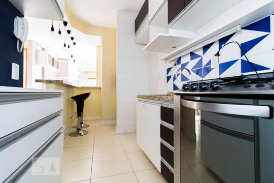 Cozinha de apartamento à venda com 2 quartos, 72m² em Partenon, Porto Alegre