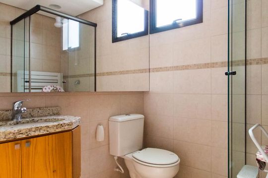 Banheiro de apartamento à venda com 2 quartos, 72m² em Partenon, Porto Alegre