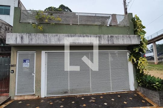 Fachada de casa à venda com 3 quartos, 220m² em Vila Gonçalves, São Bernardo do Campo