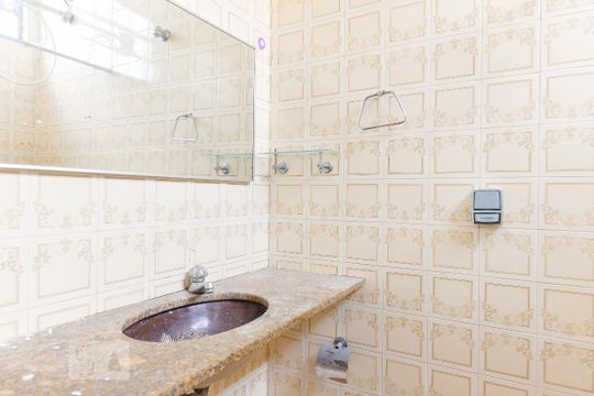 Banheiro Suíte 1 de casa à venda com 4 quartos, 360m² em Vila Madalena, São Paulo