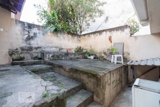 Quintal no fundo da casa de casa à venda com 3 quartos, 70m² em Vila Esperança, São Paulo