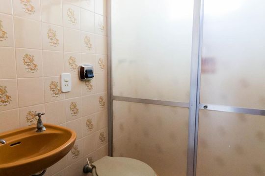 Banheiro de Serviço de apartamento à venda com 5 quartos, 900m² em Cristal, Porto Alegre