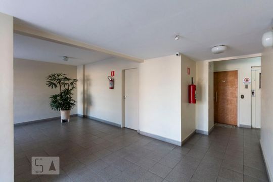 Hall social de apartamento para alugar com 2 quartos, 64m² em Vila Babilônia, São Paulo