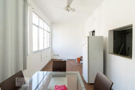 Sala de apartamento à venda com 1 quarto, 50m² em Icaraí, Niterói