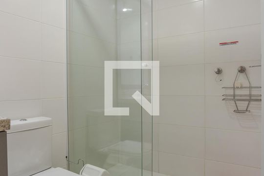 Banheiro de apartamento para alugar com 1 quarto, 45m² em Petrópolis, Porto Alegre