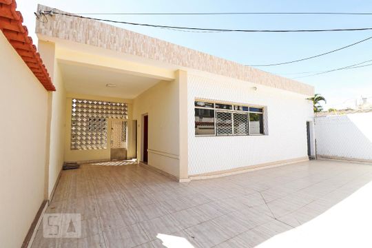 Garagem de casa para alugar com 5 quartos, 270m² em Setor Coimbra, Goiânia