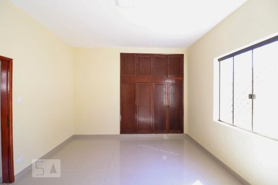 Quarto 4 de casa para alugar com 5 quartos, 270m² em Setor Coimbra, Goiânia