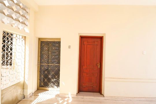 Hall de Entrada de casa para alugar com 5 quartos, 270m² em Setor Coimbra, Goiânia