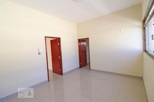 Quarto 1 de casa para alugar com 5 quartos, 270m² em Setor Coimbra, Goiânia