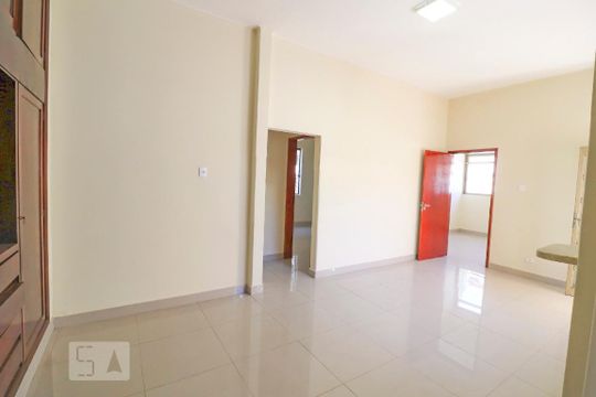 Sala de casa para alugar com 5 quartos, 270m² em Setor Coimbra, Goiânia
