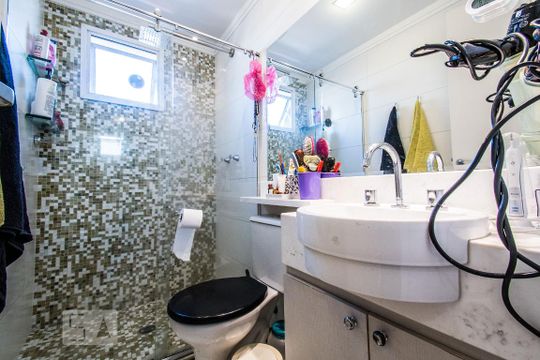 Banheiro da Suíte de apartamento para alugar com 2 quartos, 88m² em Vila Firmiano Pinto, São Paulo