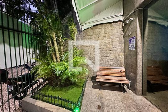 Plaquinha instalada de apartamento para alugar com 2 quartos, 110m² em Jardim Botânico, Rio de Janeiro