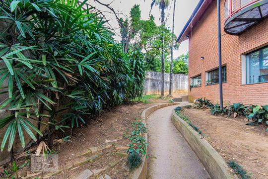 Quintal de casa para alugar com 5 quartos, 900m² em Vila Inah, São Paulo