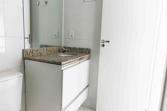 Banheiro de apartamento para alugar com 1 quarto, 39m² em Sul (águas Claras), Brasília