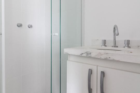 Banheiro de apartamento à venda com 2 quartos, 76m² em Centro, Osasco