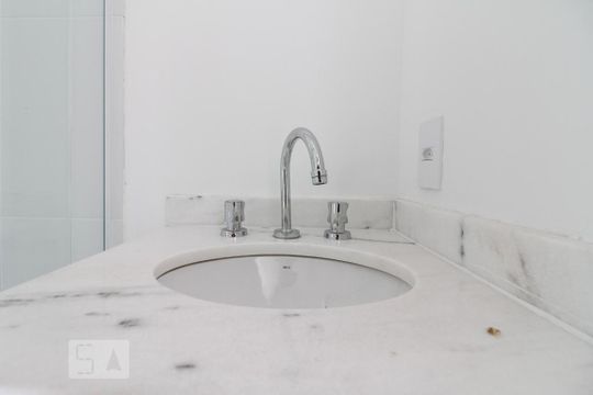 Banheiro de apartamento à venda com 2 quartos, 76m² em Centro, Osasco