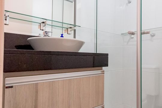 Banheiro social de apartamento para alugar com 2 quartos, 54m² em Setor Negrão de Lima, Goiânia