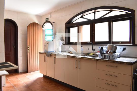 Cozinha de casa para alugar com 7 quartos, 510m² em Guabirotuba, Curitiba