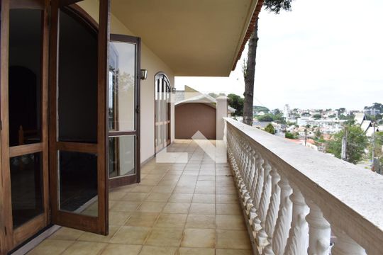 Varanda da frente de casa para alugar com 7 quartos, 510m² em Guabirotuba, Curitiba