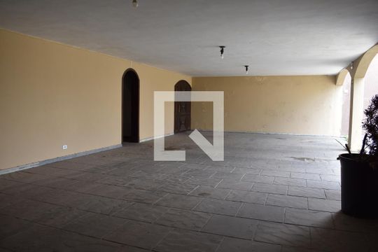 Garagem de casa para alugar com 7 quartos, 510m² em Guabirotuba, Curitiba
