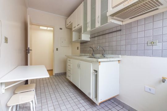 Cozinha de apartamento para alugar com 2 quartos, 57m² em Cidade São Francisco, São Paulo