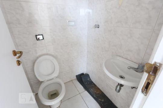 banheiro de serviço de apartamento à venda com 3 quartos, 107m² em Vila Andrade, São Paulo