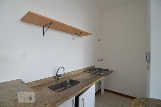 Cozinha de apartamento para alugar com 1 quarto, 45m² em Vale do Sereno, Nova Lima