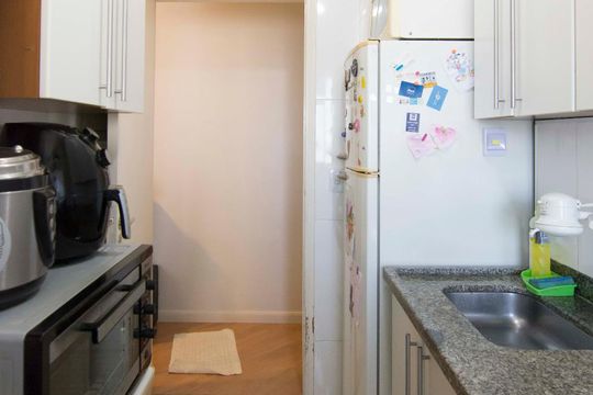 Cozinha de apartamento à venda com 2 quartos, 49m² em Vila Bruna, São Paulo