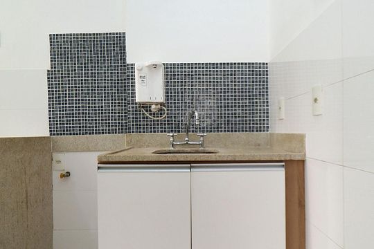Cozinha. de apartamento à venda com 2 quartos, 60m² em Copacabana, Rio de Janeiro