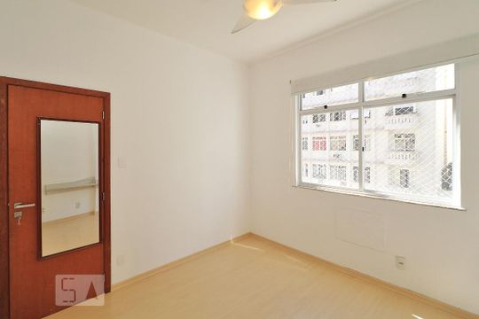Quarto 1. de apartamento à venda com 2 quartos, 60m² em Copacabana, Rio de Janeiro