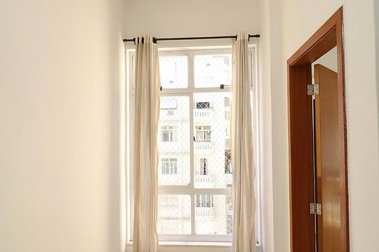 Sala. de apartamento à venda com 2 quartos, 60m² em Copacabana, Rio de Janeiro