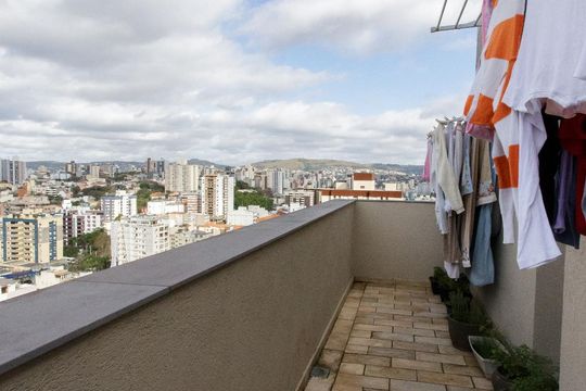 Sacada de apartamento para alugar com 3 quartos, 336m² em Rio Branco, Porto Alegre