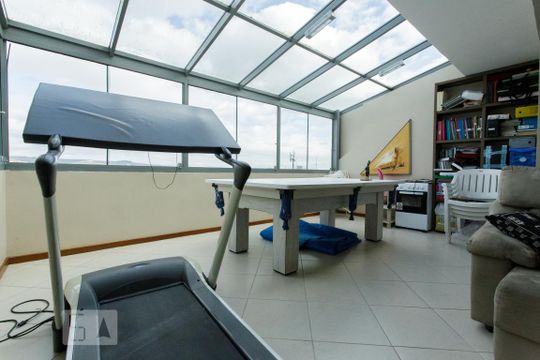 Segundo Piso de apartamento para alugar com 3 quartos, 336m² em Rio Branco, Porto Alegre