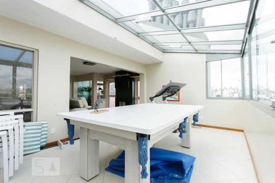 Segundo Piso de apartamento para alugar com 3 quartos, 336m² em Rio Branco, Porto Alegre