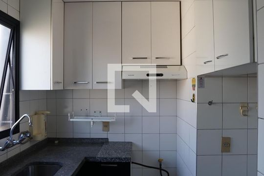 Cozinha de apartamento à venda com 1 quarto, 43m² em Vila Andrade, São Paulo