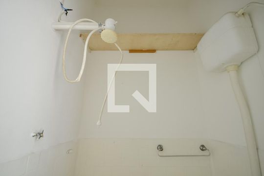 Banheiro de Serviço de apartamento para alugar com 2 quartos, 74m² em Praça da Bandeira, Rio de Janeiro