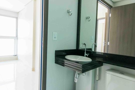 Banheiro de apartamento para alugar com 1 quarto, 39m² em Sul (águas Claras), Brasília