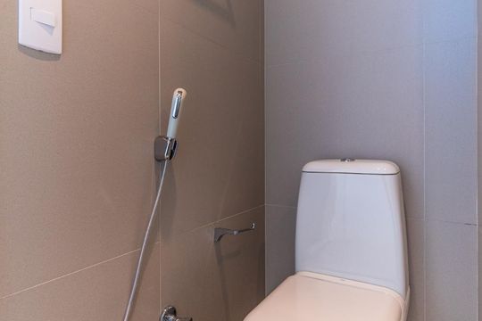 Banheiro de apartamento para alugar com 1 quarto, 42m² em Pinheiros, São Paulo